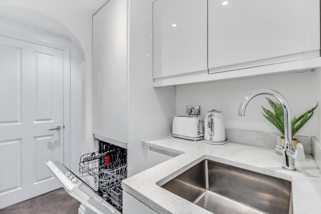 Elegant In The Heart Of Chelsea Sleeps 7 *